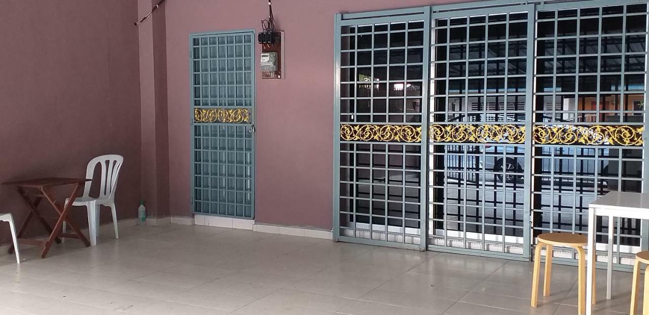 Assalam Homestay Seri Iskandar Exteriör bild