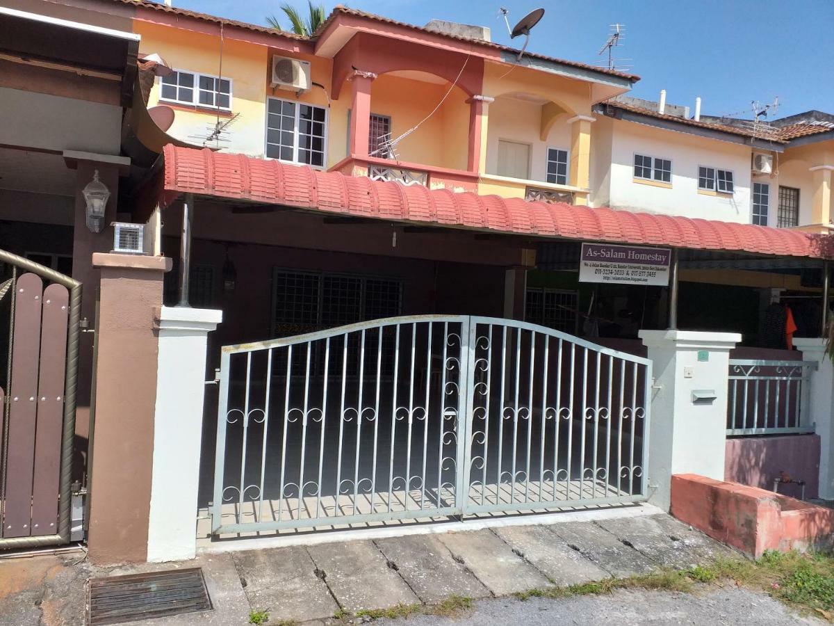 Assalam Homestay Seri Iskandar Exteriör bild